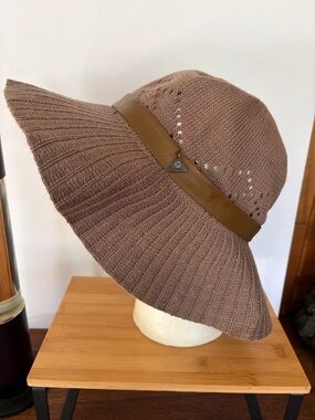 Merrell Taupe Knit Wide-Brim Sun Hat with Brown Band. Size S-M